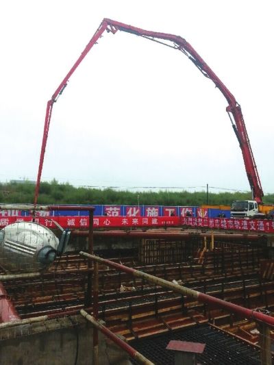 兰州轨道交通试验段右线贯通世纪大道站主体封