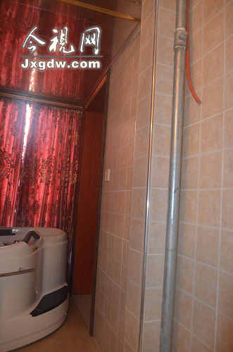 南昌九仰梧桐公寓违规交房 燃气立管安装在卫