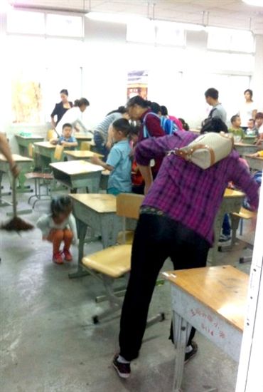 小豆包开学 家长代劳大扫除_资讯频道_凤凰网