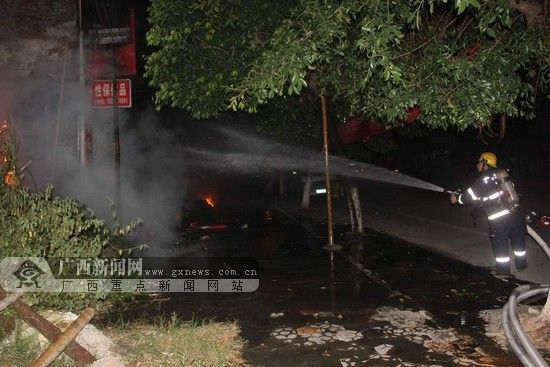 融安:凌晨情趣用品店突发大火消防灭火培养_如何救人情趣图片