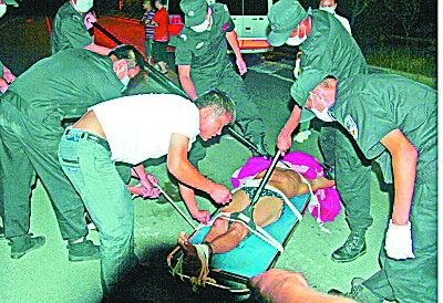 父亲用嘴吸出毒血患狂犬病身亡