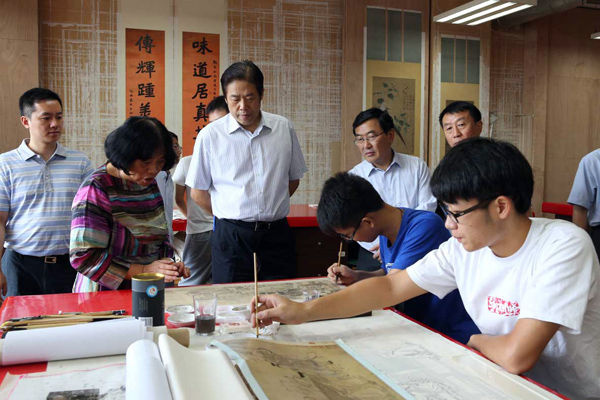 市政协委员赴上海视觉艺术学院调研 吴志明参