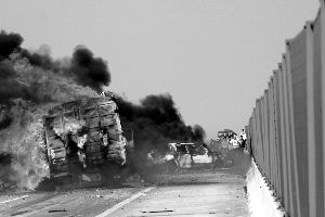 深汕高速公路5车连撞起火致2死2伤