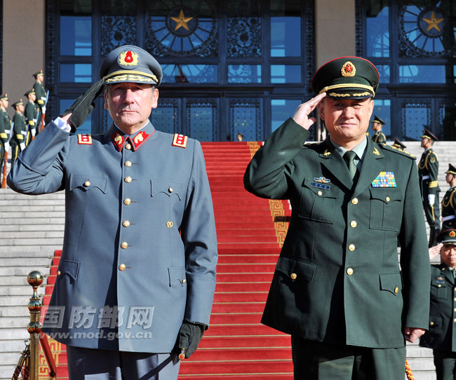 <em>侯树森</em>与智利陆军司令举行会谈_资讯频道_凤