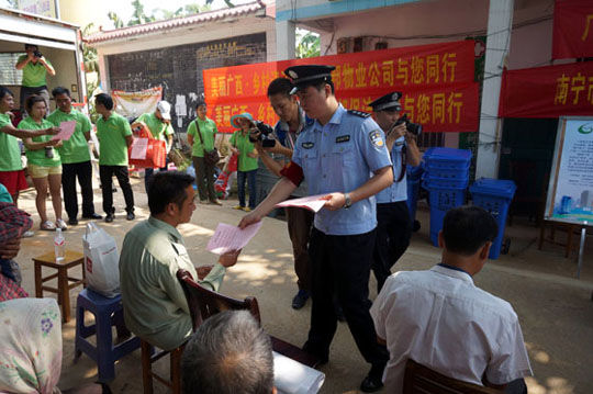 滚动新闻 ></p></a> 正文   原标题:[系列报道]志愿者关爱老人 敬老爱老过重阳