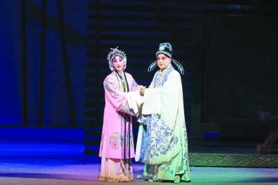 有一首歌刚开始是一个男人的京剧说唱开头的那