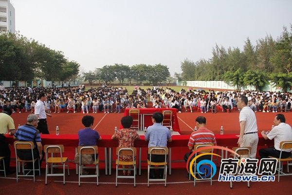 海南侨联组织律师到学校讲座 大力宣扬法制教
