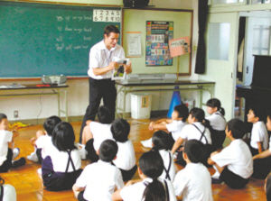 日本小学学英语 从五年级提前到三年级