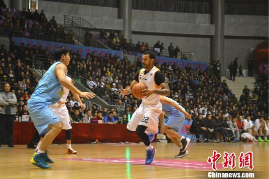 裤衩组合新赛季首秀 山西男篮主场不敌新疆