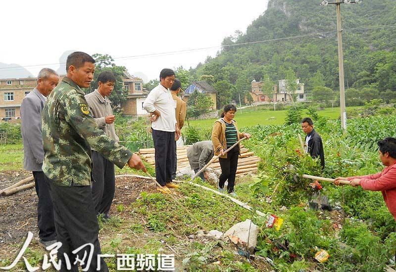南丹县六寨镇用制度化巩固清洁乡村成果