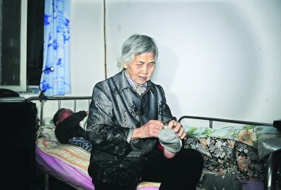 83岁的方妈妈 用坚强诠释母爱