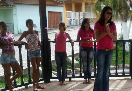 图片故事:揭秘巴西高速路边童妓的地狱人生_资