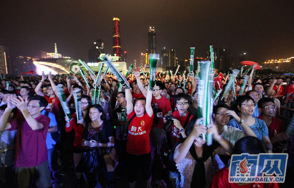 3千人在广州塔看亚冠决赛直播 留下大片垃圾