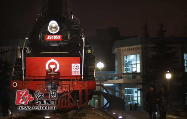 长沙铁道学院组建60周年 校友观赏蒸汽机车(图