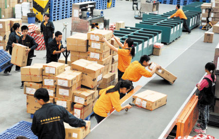 双11湖南邮政预计快递包裹将达百万件 快递员