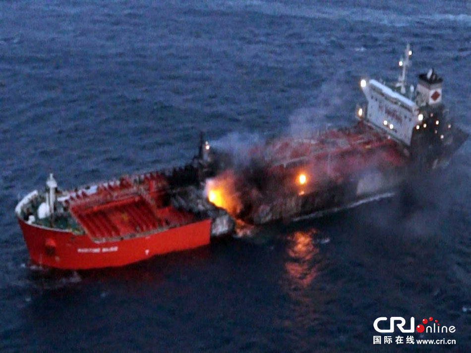 巴哈马货船与香港油轮在韩国<em>釜山</em>海域相撞起火