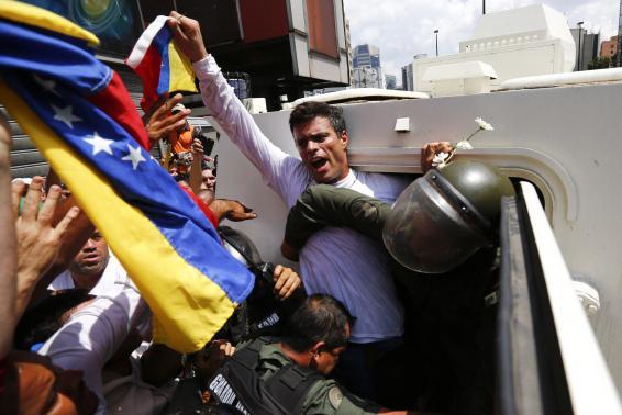 委内瑞拉反对派领导人被捕 押送至一军事基地