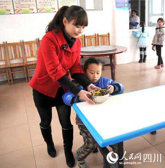 广元最美90后女教师成代理妈妈圆残疾孩子上