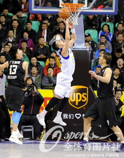 高清:cba季后赛 辽宁衡业100 98胜新疆广汇