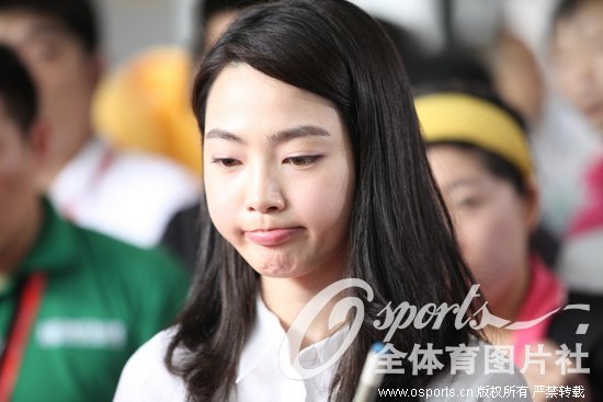 高清:车侑蓝现身台球设备展览会 清纯靓丽嘟嘴