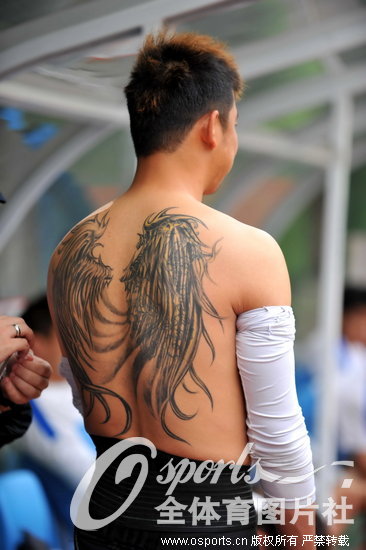 高清:广州富力进行踩场训练 石笑天纹身抢镜