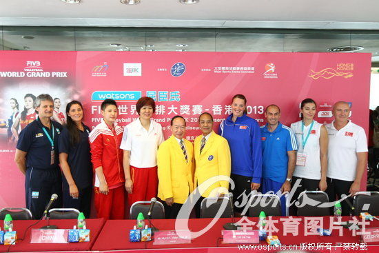 组图:女排大奖赛香港站 郎平出席赛前新闻发布