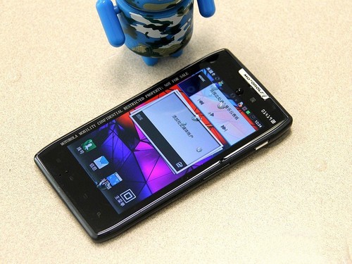 7.1mm极薄机身 摩托罗拉xt910售价1999元