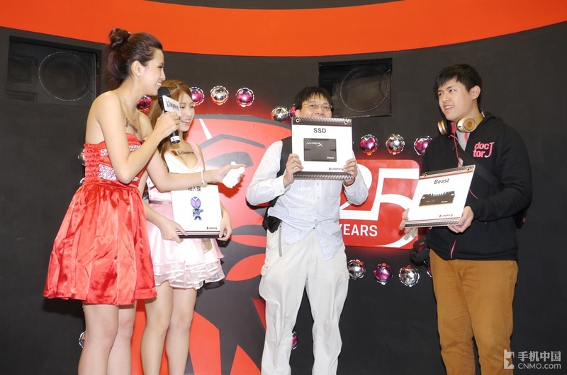 金士顿推变身超人碟 <em>鸡排妹</em>巨乳秀童颜_新闻频