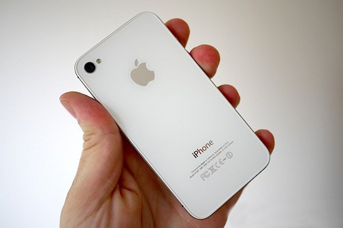 街机苹果iphone4s 16g现货促销价3000元