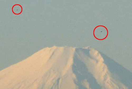 媒体重要ufo新闻:日本富士山外星舰队事件照片曝光 ufo闪烁银光(4月22