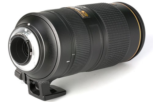 采用F卡口，对应全幅机身