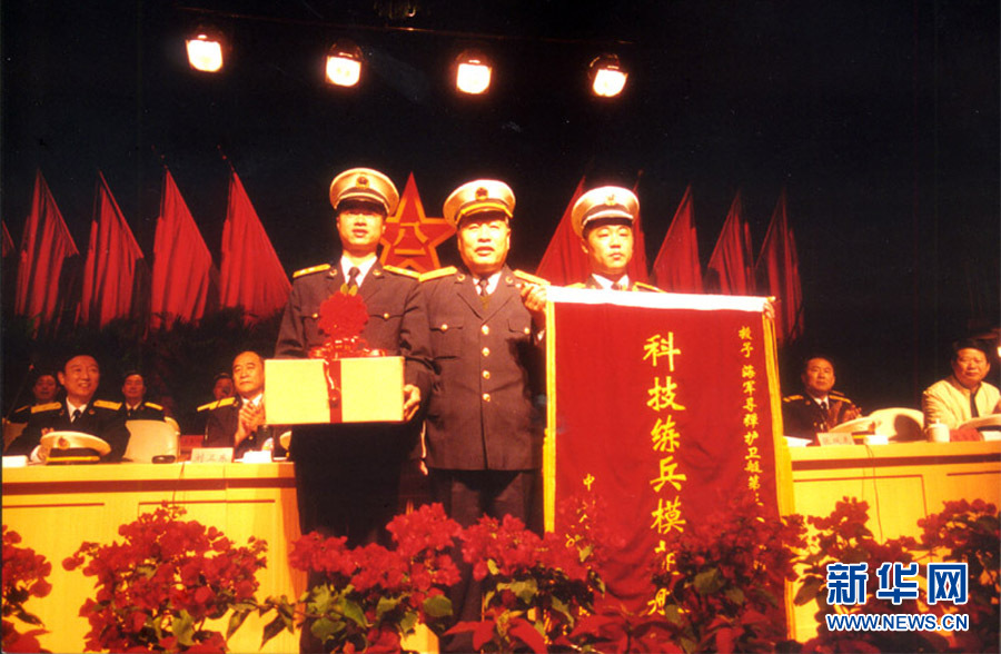 资料图片: “科技练兵模范艇”。(图片由海军政治工作部宣传局提供)