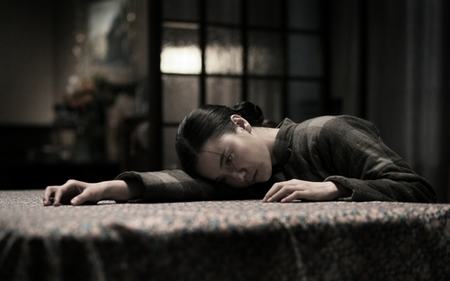 《悬崖》今日央视重播 小宋佳轴得让人又恨又爱(组图)