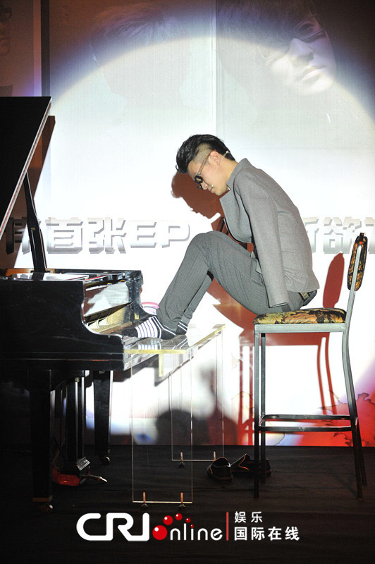 刘伟演奏原创钢琴曲《希望》