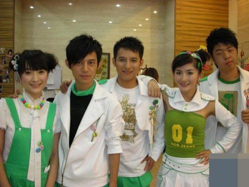 《快乐大本营》15岁了.快乐家庭合影(资料图