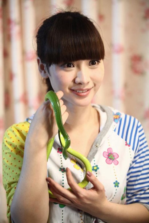 柳岩参演微电影《灰机灰机》