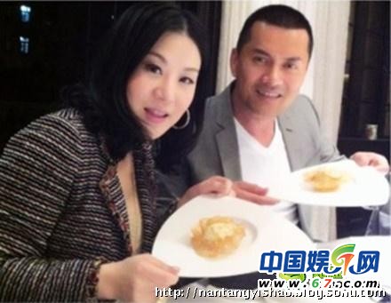 56岁吕良伟娇妻爱子私照 三婚妻子杨小娟背景惊人