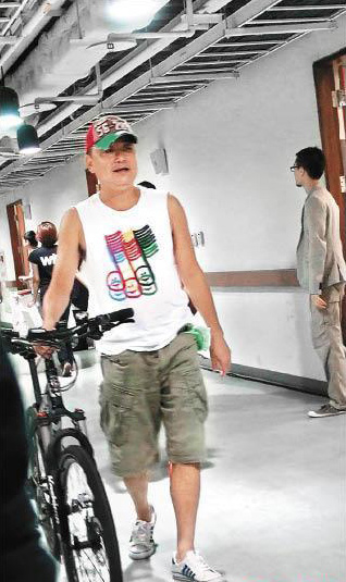 新宝岛康乐队虽得奖,但陈升没上台领奖,与伍