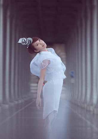 杨丞琳首波主打歌《忘了》MV气氛诡谲