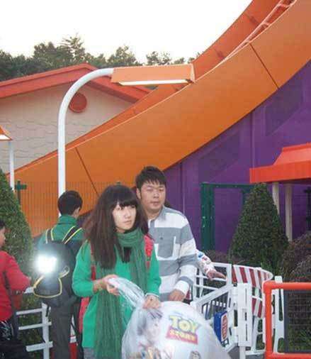 杜海涛与正牌女友逛街遭偷