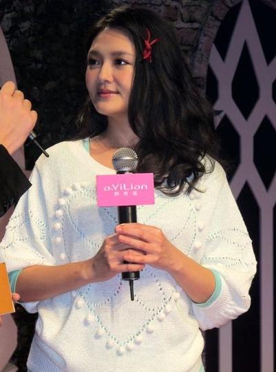 大s身形发福自曝想怀孕婚后做煮妇烧菜给老公吃