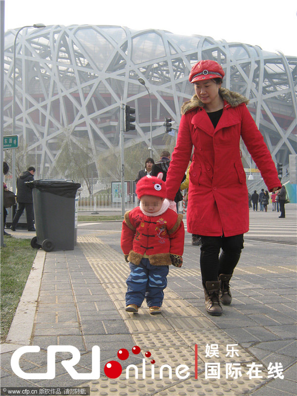 曝芙蓉姐姐携儿子逛遍北京