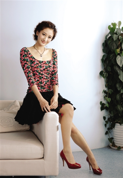 战》让大家记住了那个外型靓丽,酷爱画画的90后海归女"常小小"曾泳醍