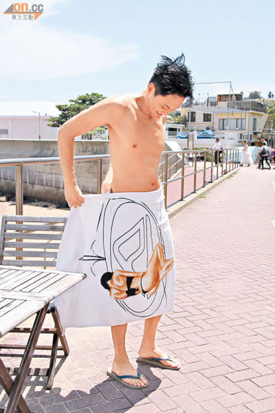 张智霖为新剧脱衣<em>拍摄</em> 剧中浴巾滑落露上身(图