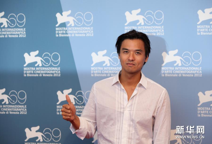 中国香港导演冯德伦亮相威尼斯电影节。