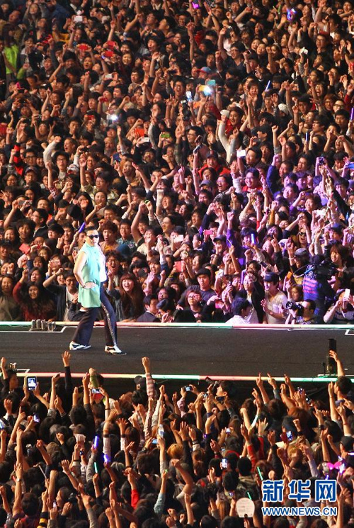 韩国8万观众现场观看《江南Style》演唱会