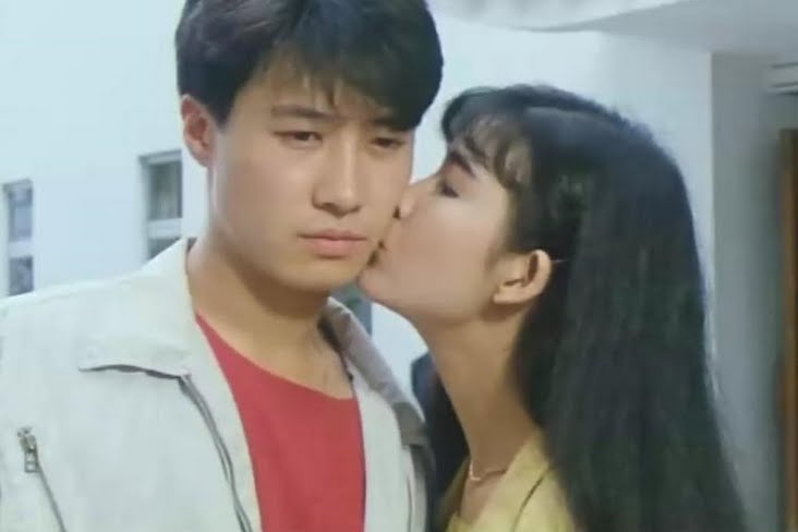 周慧敏以歌手的身份出道