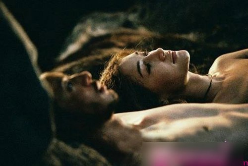 　　Maggie Q《狼灾记》中有多幕激情戏
