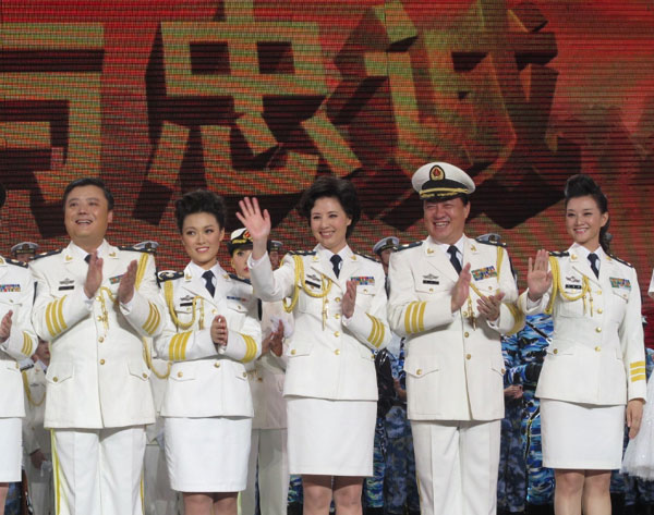 海政歌舞团献礼演出 常思思红装献唱《祖国颂》