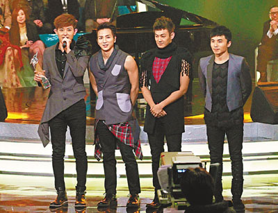 　　LOLLIPOP F 首夺“亚太区最受欢迎男歌星”。彭子文摄 图片来源：香港文汇报